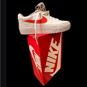 WOMEN'S NIKE COURT LEGACY LIFT PLATFORM